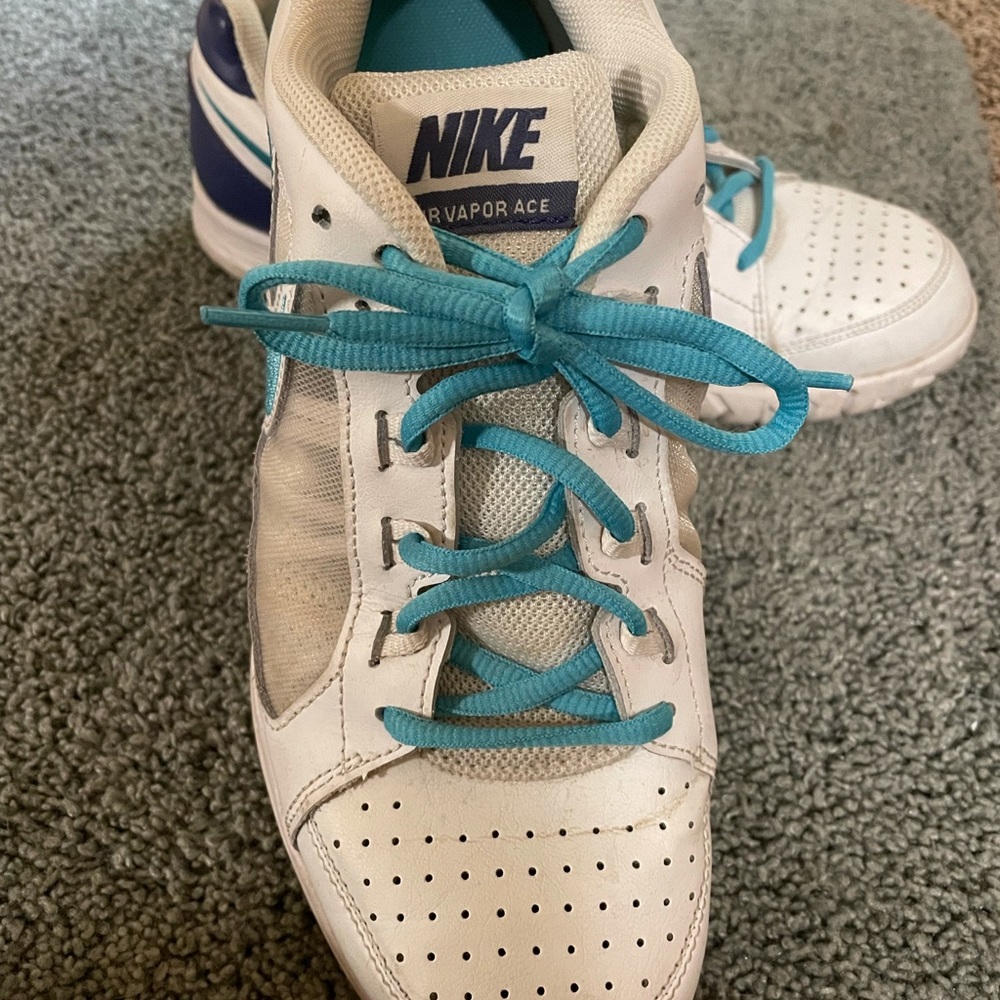 Nike Size 9.5 M Leather Court shoes